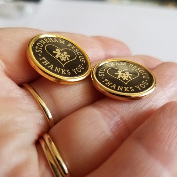 Relisted - Two Stoneham Rescue Thanks You lapel pins brooch gold tone metal - Picture 6 of 8